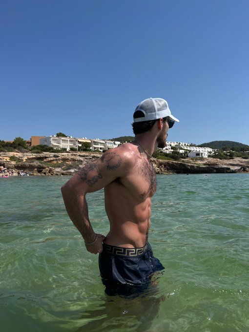 24 is feeling good 😎 https://t.co/gsewLbPAxf<a href="/tag/linkinbio"class="tags"><span>#linkinbio</span></a>