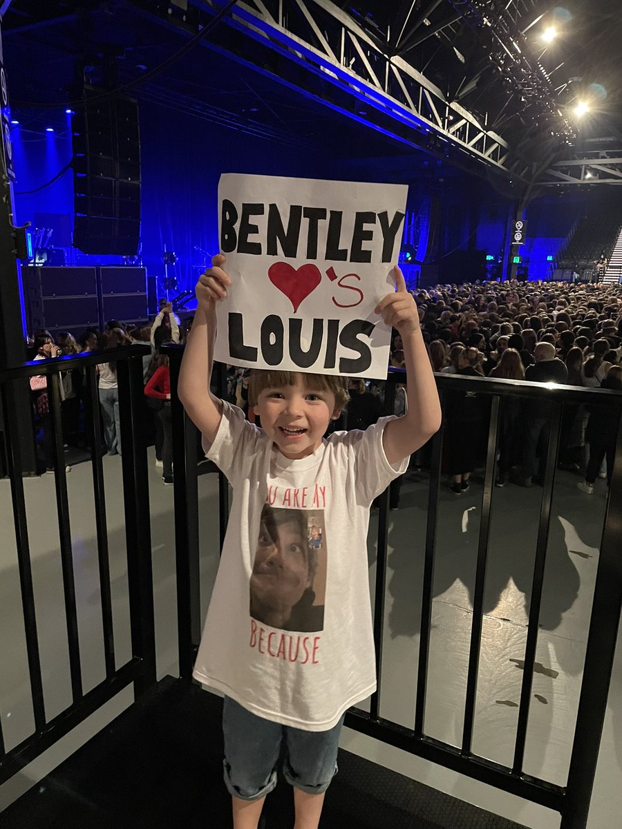 tanikap93's tweet photo. He had the absolute time of his LIFE!! 
@Louis_Tomlinson https://t.co/V0nPoQA161