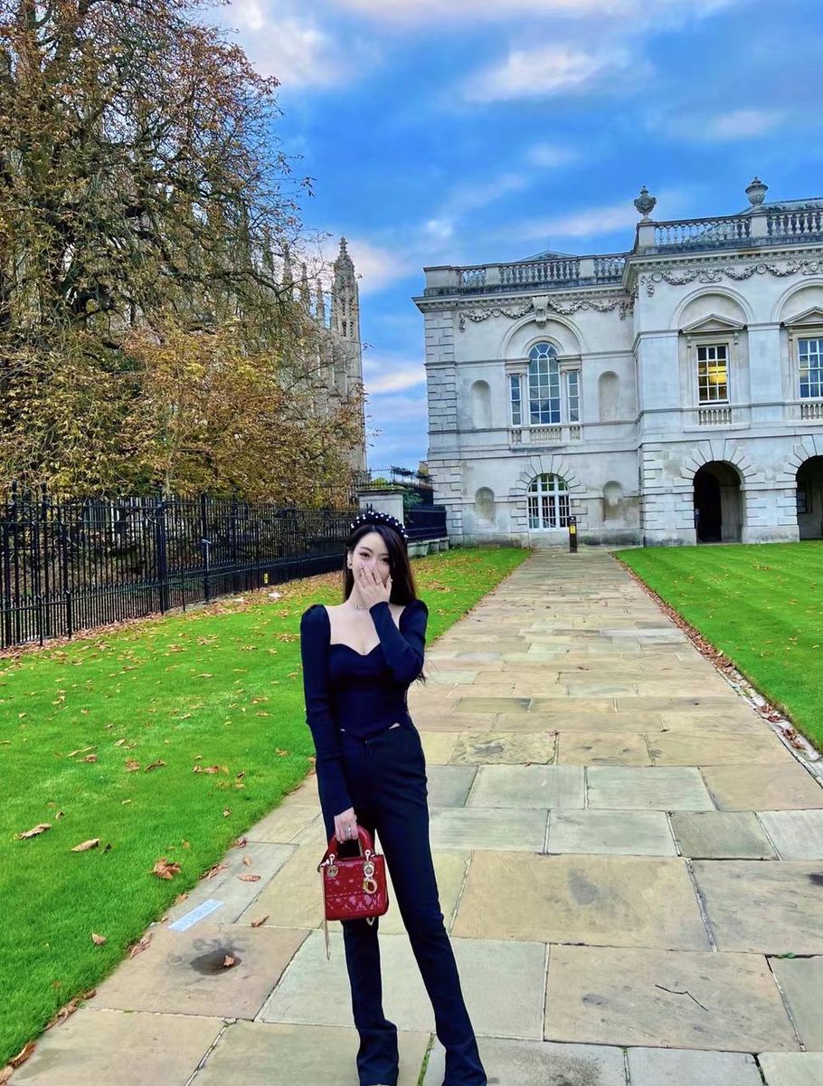 Dimplesmoe's tweet image. Take a trip around the city today for the weekend and relax.