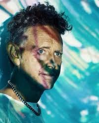  Happy birthday  Martin Gore!!! 
