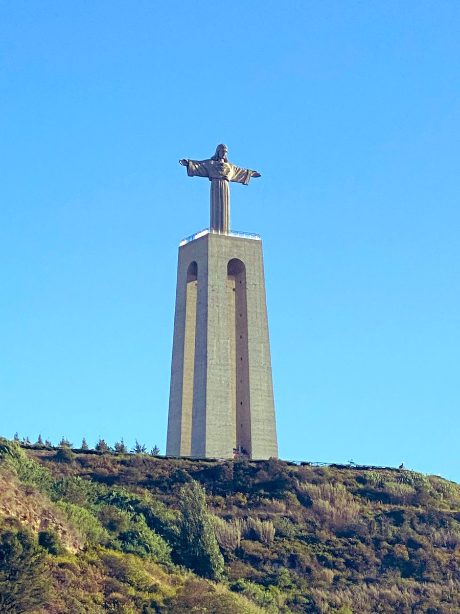 Lisbon: fast growing startup scene, gorgeous city 

(with echoes of SF and Rio)  🇵🇹 🇵🇹