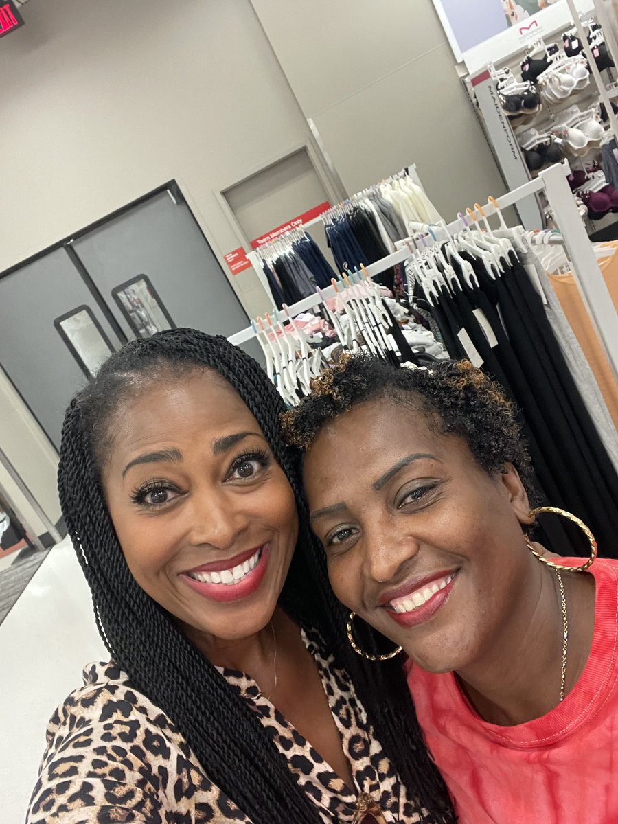 ✌🏾out D.C.! It’s been real! Had an outstanding time at <a href="/NatUrbanLeague/">National Urban League</a> Conference and LOVED getting to connect and meet with more of my <a href="/Target/">Target</a> team members in the area 🎯
