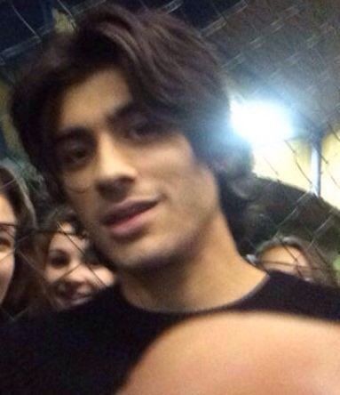 taroloverz's tweet image. Bersama pirst lopeku di 1D 😘

[ #DirectionersDay #12YearsOf1D #12yearsofonedirection ]