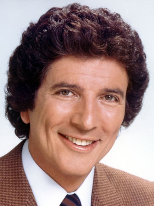 Happy Birthday to the late Bert Convy who would\ve turned 89 today - host of Tattletales and Super Password 