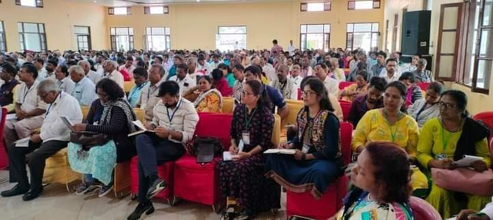 Narayana_May18's tweet photo. #2nd_Day
#BAMCEF 31st 5days #National_level #Organisational_cadre_camp
22nd to 26th July 2022,
Venue: Gaurvika's Palace,
Hotel Vishal Residency #Palampur, #Himachal_Pradesh,
#Trainer: - Hon'ble. #Waman_Meshram
(National President, BAMCEF, New Delhi) https://t.co/uAMvnEBhFL