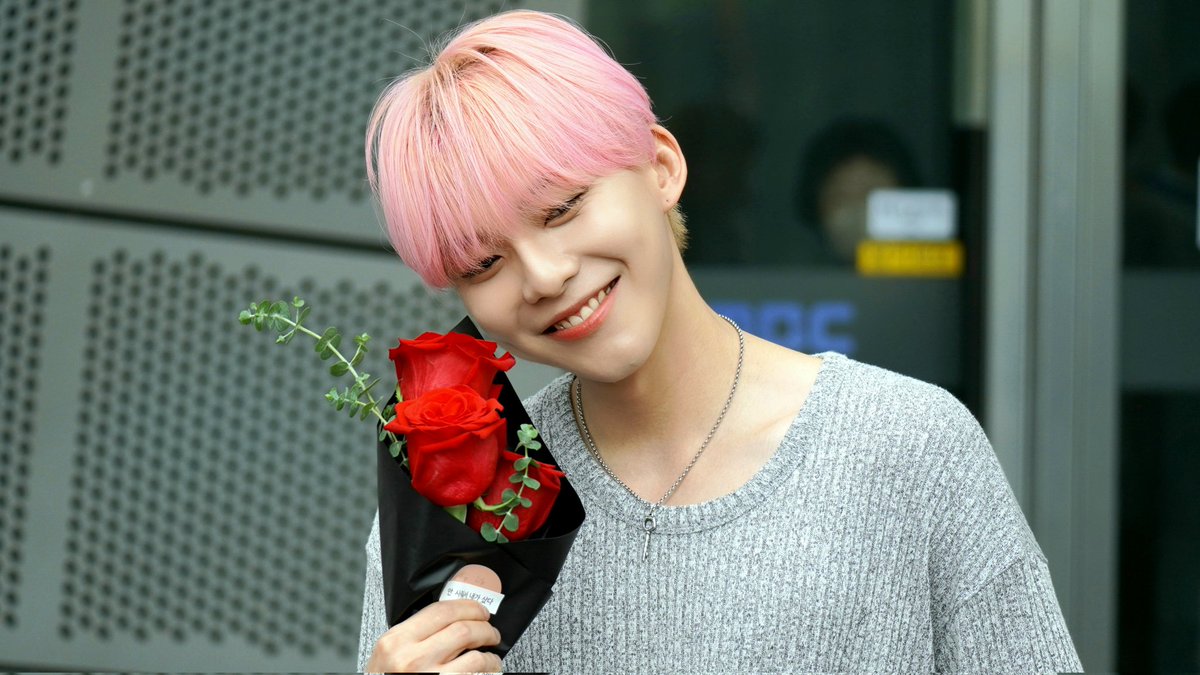 220723 음악중심 미팬 
#우진영 #woojinyoung #delicious