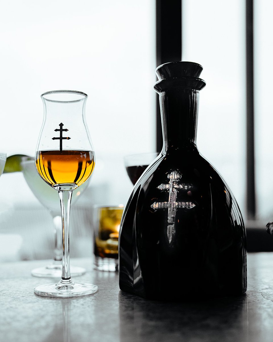 DusseCognac's tweet photo. There's something about that silver &amp; black. https://t.co/TmSxbX7a2n