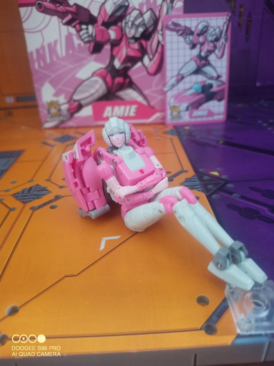 Kureigu8's tweet photo. 7/7 now I'm done lol #Transformers #MechanicStudio #DrWu #Amie #G1 #Arcee https://t.co/U6kn4dNqat