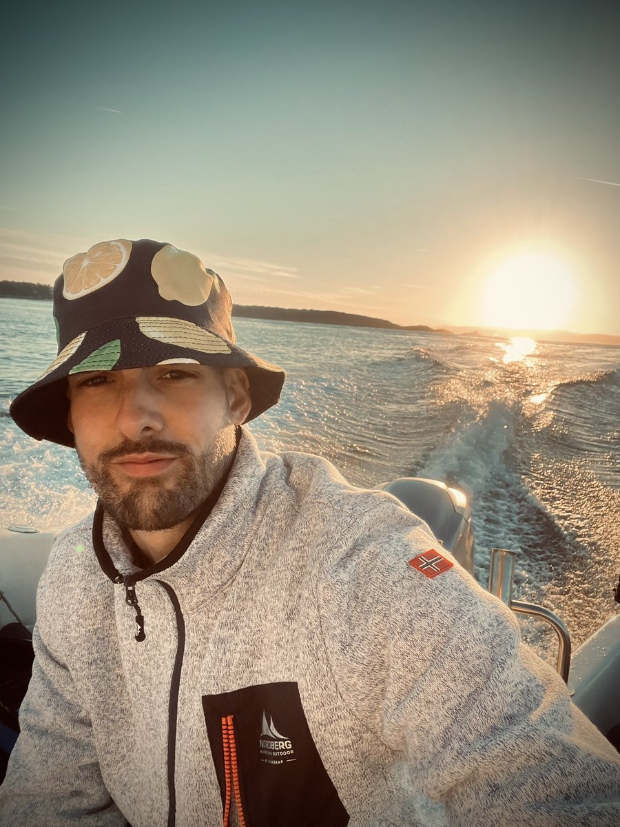 noFile_UK's tweet image. Live in 15 on @noodsradio 💥

Also my laptop finally bit the dust today so no new music BUT I have dug out some usbs that are like 10 years old and that’s just as exciting. 

Can’t even remember what’s on there myself, so this should be fun 😅😂🥷