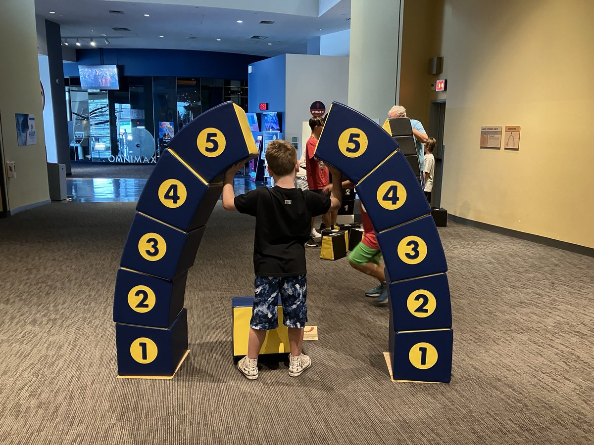 MomoftheYear78's tweet photo. A morning at @STLScienceCtr with #redbirdrookies. https://t.co/3dnkkmDGO5