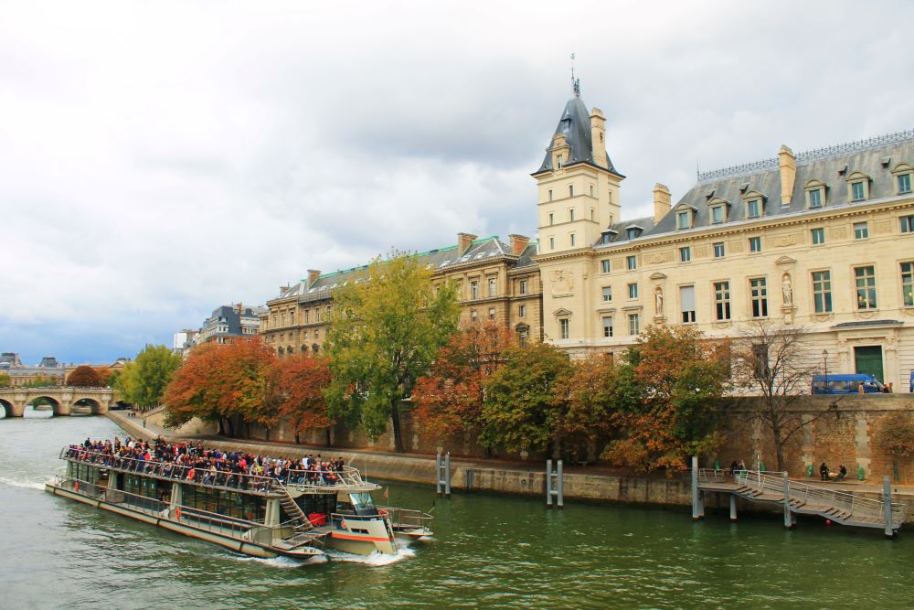 📌Discover the #EiffelTower, #LouvreMuseum, #Pantheon and other top sights in #Paris only on a #SeineRiver cruise. Browse through our carefully-curated collection of #SeineRiver tickets and choose from a variety of dinner, lunch, and sightseeing cruises

👉ow.ly/TzGz50K0VQV