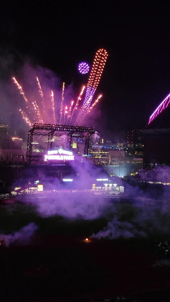 tmemig's tweet photo. Fun Evening #TMobilePark #Magenta https://t.co/CvrOugftf7