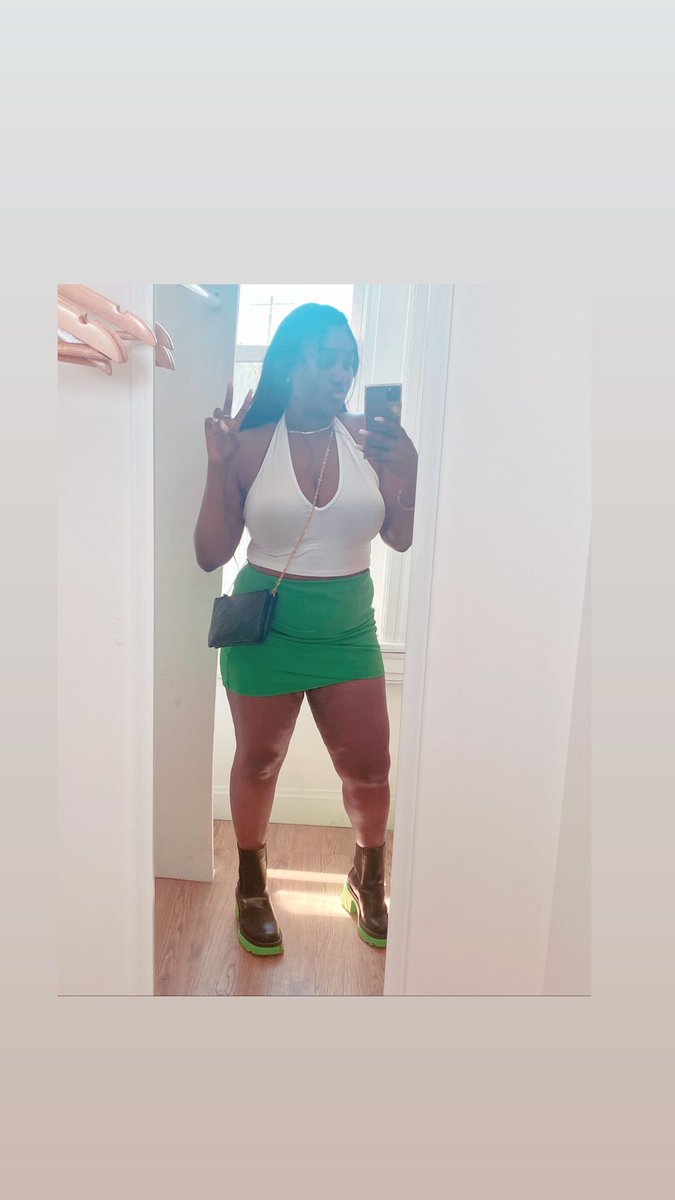 NeKnowles's tweet image. St. Louis heat so different 💚🤍