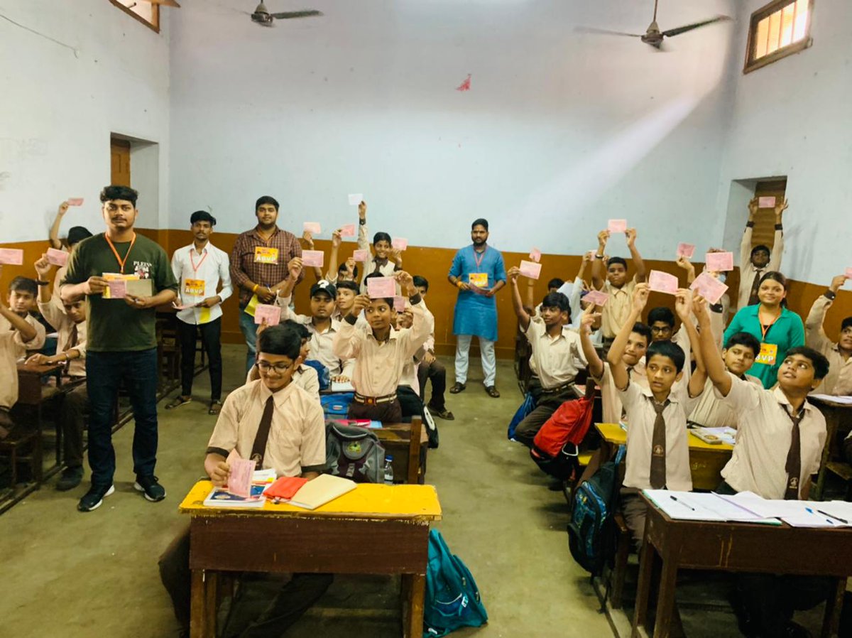 abvpmadhya's tweet photo. स्कूल सदस्यता के निमित @ABVPDelhi  के मध्य विभाग के नई दिल्ली जिला के कार्यकर्ताओं ने विभिन्न स्कूलों में जा कर अभाविप की स्कूल सदस्यता अभियान में छात्र छात्राओं एवं शिक्षको का पंजीकरण किया।

#Abvpvoice #abvpdelhi #abvpforeducation #abvpforstudents #schoolmembershipdrive https://t.co/XHCTUPQrvb