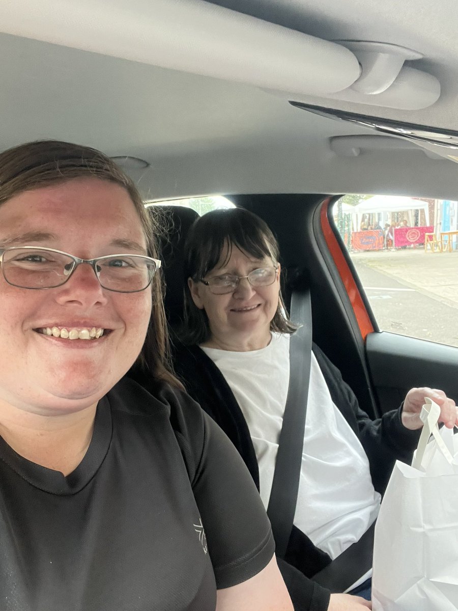 hockey_laura's tweet photo. Been a while since we last did this but was good that mum felt well enough to go for wee run in the car the night! Step in the right direction. 🧡 #stroke #icecreamrun https://t.co/OJcrw2bO8P