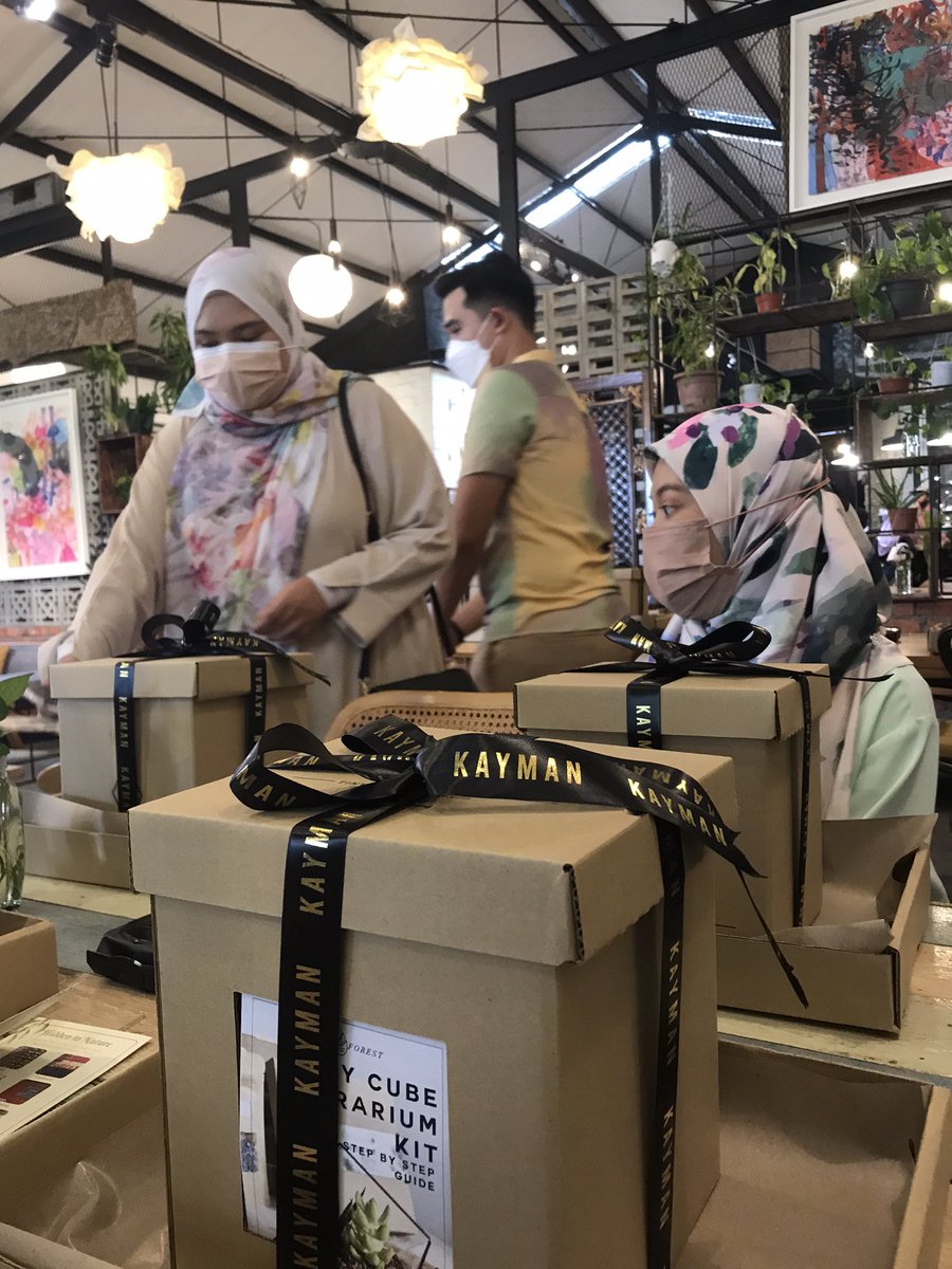 byhanna_co's tweet photo. Invited to soft-launching Kayman Skintella Serum 2.0🥹❤️

Ramai marah I bila full size nak keluar sebab trial size kecik sangat😭☝🏼 so sekarang dah bukak waiting list untuk SRS and hanna boleh reserve kan yours🫶🏼🦋

#calmingsoon https://t.co/QXjdiZv7k9