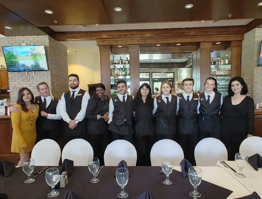 MoneyHill1's tweet photo. Cheers to the weekend!!🥂

Smiling faces eagerly await you at The Grille!  Stop by to grab a quick lunch, meet some friends for Happy Hour or enjoy a nice dinner.  Whatever the reason- we LOVE seeing our Members and Residents at the Club.

#ItAllStartsWithYou #ServiceWithASmile https://t.co/CyKxWFcxy7