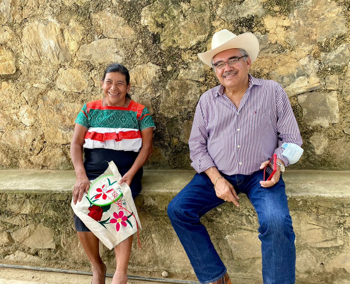 Somos muchos los que queremos un #MunicipioSeguroLimpioYPróspero. Que gusto poder escuchar y platicar con Doña Ascención Maldonado de  la junta auxiliar de #Matlaluca, gracias por su confianza pero sobre todo las ganas de seguir trabajando en equipo para un mejor municipio.