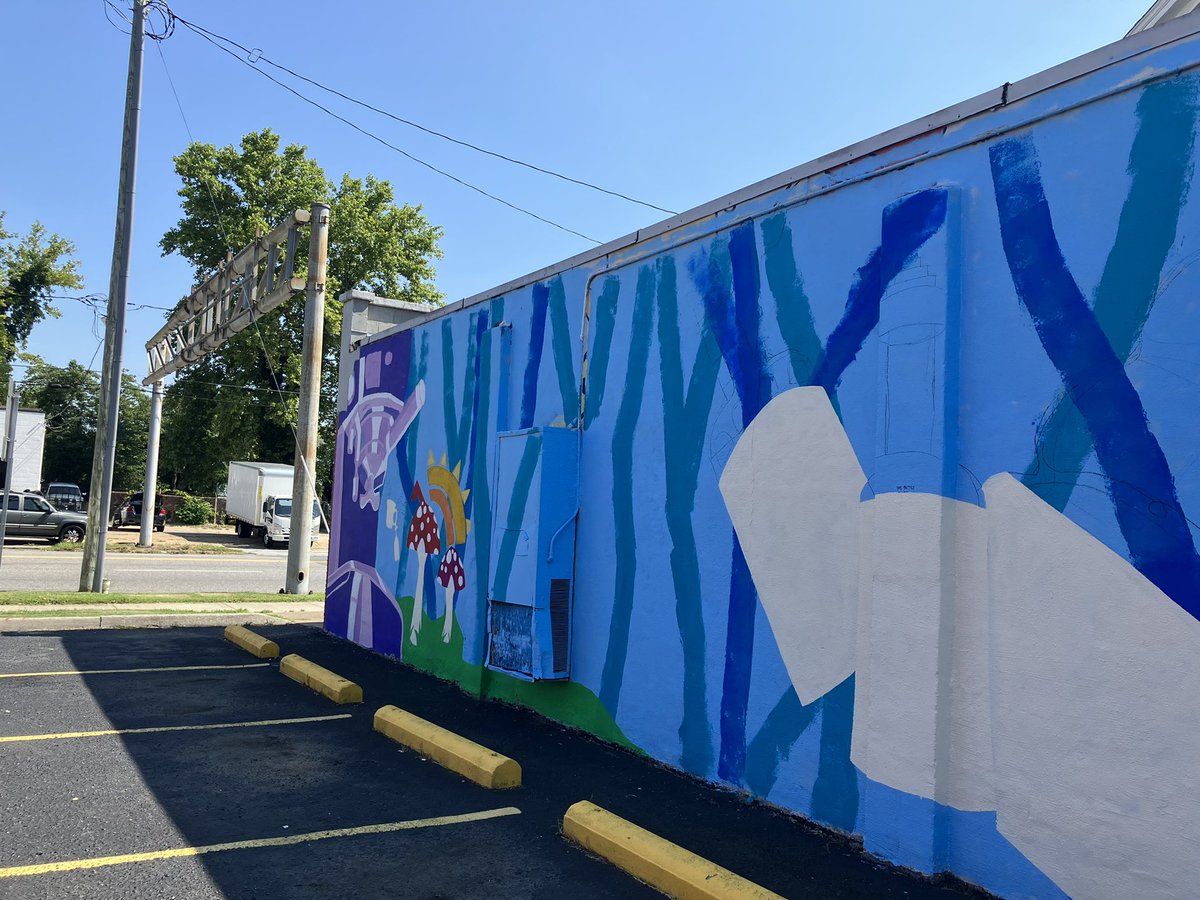 MariaInVa's tweet photo. Mini me had me help her on the mural today. Sweating like crazy and it’s only 11 am. #getyoursweaton @MichelobULTRA #ultramarathongiveaway https://t.co/ZGoVCJSSbA