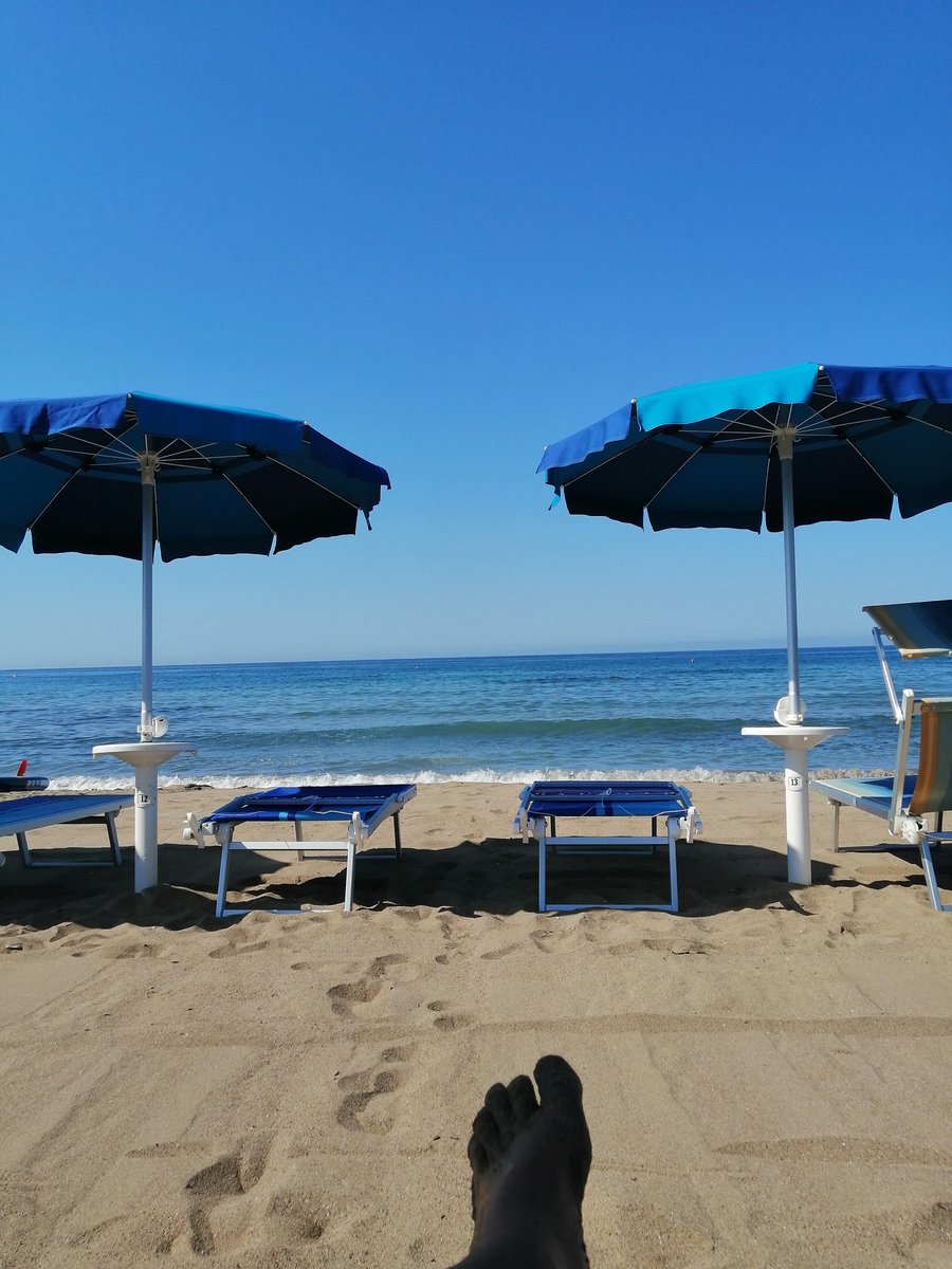PMTSIVM's tweet photo. Anche sotto l'ombrellone puoi preparare  l'esame di certificazione da BUSINESS ANALYST (da ECBA a CBAP). Visita https://t.co/i53B7tRjiC (Cert. IIBA). https://t.co/hz9y4GwpxK