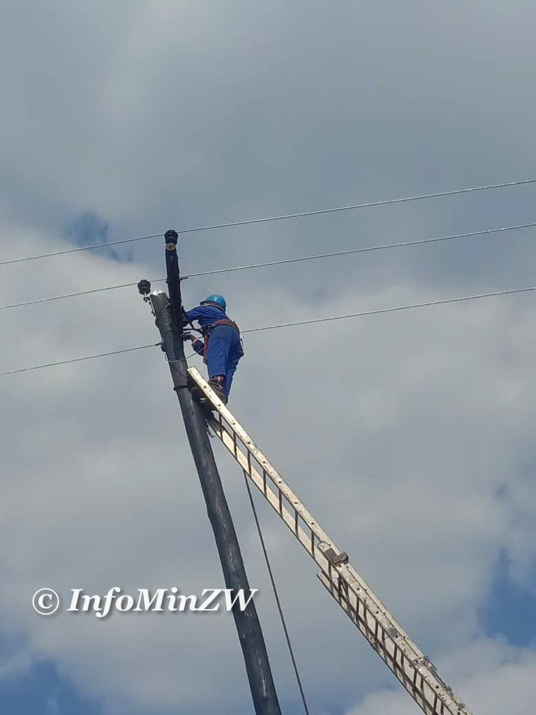 nickmangwana's tweet photo. ED is committed to developing this country and improving the lives of ordinary people. The picture collage shows the ongoing Rural electrification in Mwenezi East at Jawanda Pikinini Irrigation Scheme, Mawarire Primary School, Chief Mawarire's homestead and Chimbudzi township. https://t.co/K10YogWkej