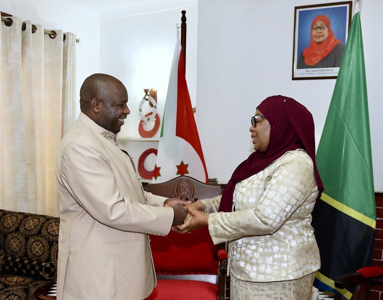 HabariSpecially's tweet photo. Rais Samia Akutana Na Kuzungumza Na Rais Wa Burundi Ndayishimiye Ikulu Jijini Arusha https://t.co/np8iNEcMPf