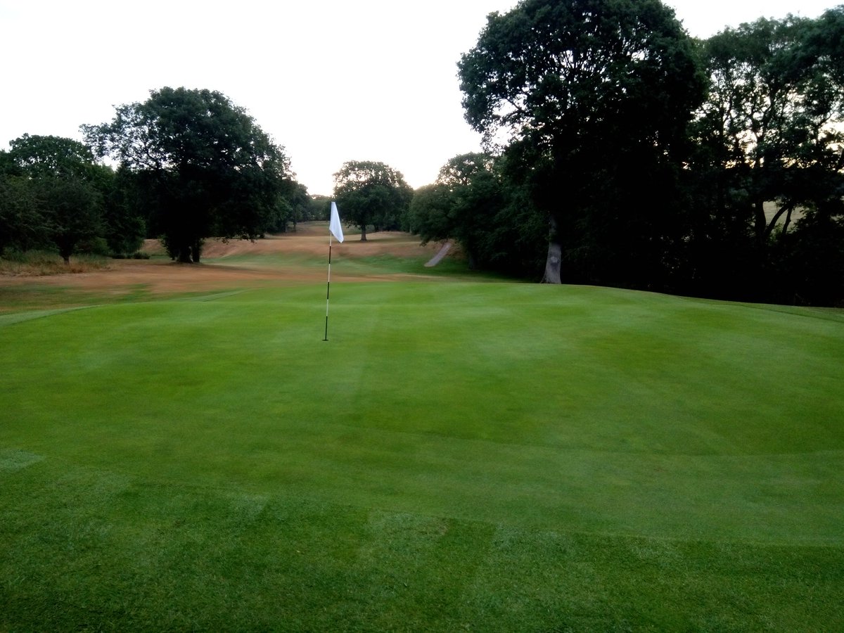 The team would like to wish Mr.Captain Alan Shone all the best for today 's Captains Day. 👍🏌️