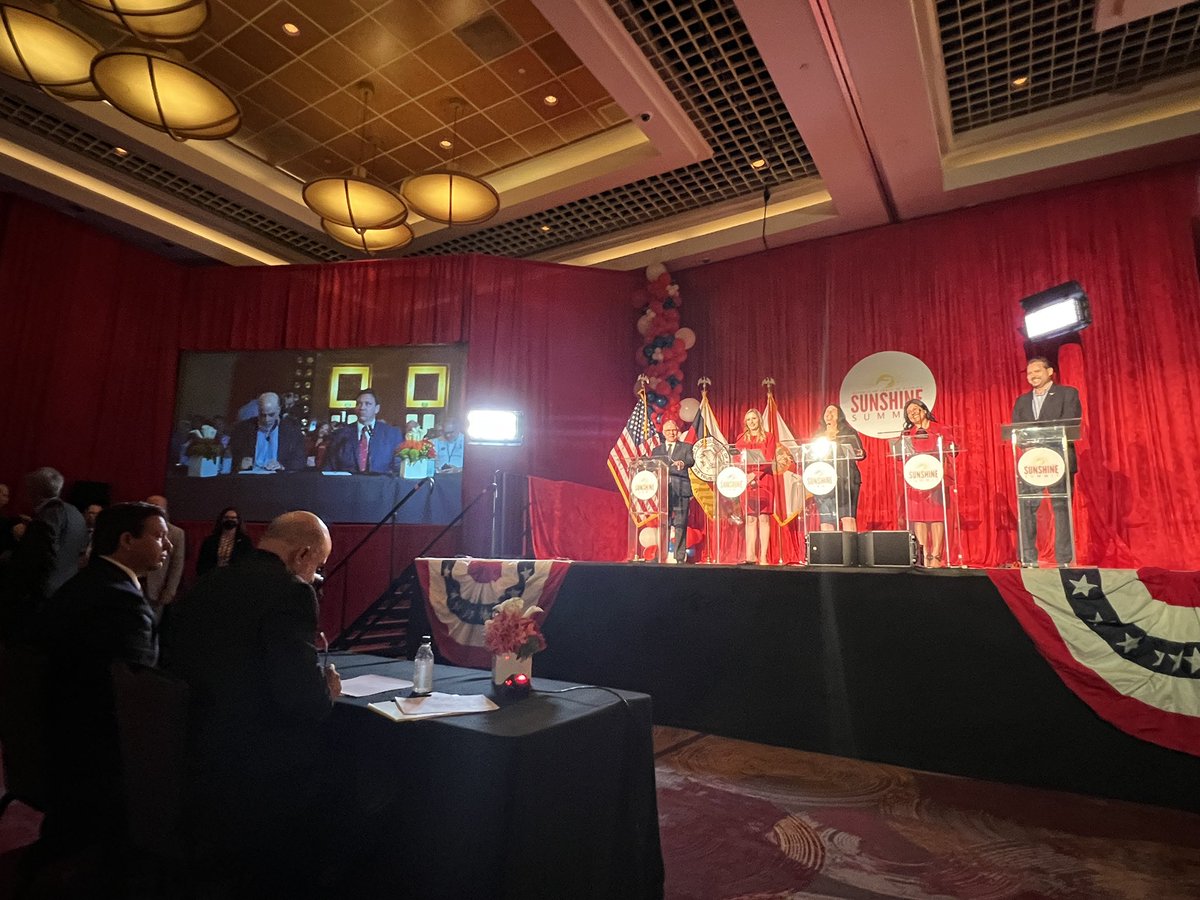 JimmyPatronis's tweet photo. .@GovRonDeSantis asks “who is best justice on #SCOUTUS”? to all the CD 15 candidates. #SunshineSummit https://t.co/qzBFZobgAm