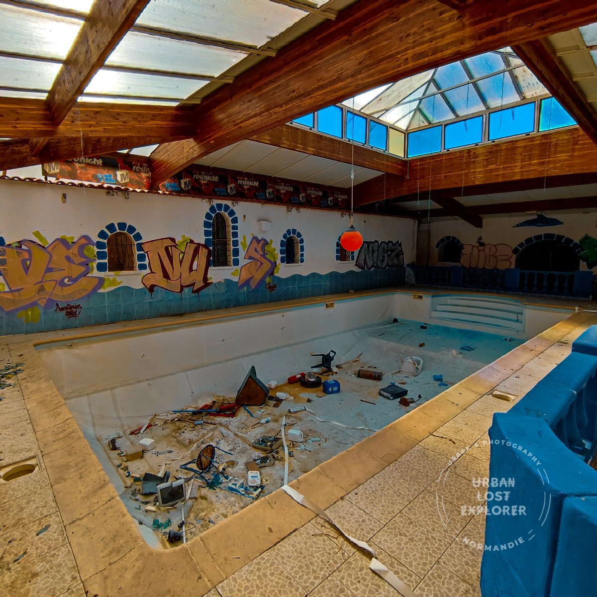 UrbanLostExplor's tweet photo. 🚸🏴‍☠️ Toute sortie est définitive •
➖➖➖➖➖➖➖➖➖➖➖➖

https://t.co/AIovCdIsbd

#discotheque #club #bynight #disco
#urbex #lost #lostplaces #abandonedplaces #urbexnormandie #urban #decay https://t.co/Dtorx3bweb