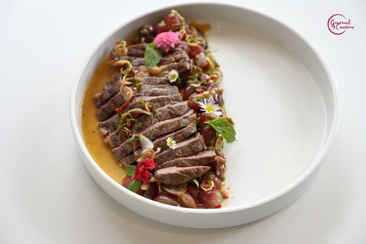 gourmetthai's tweet photo. Zumoso ร้านยำเปิดใหม่ย่านอารีย์ ชูหลากหลายเมนูรสแซ่บที่เป็นไฮไลท์ของร้าน ทุกจานตกแต่งสวยเพิ่มสีสันกระตุ้นความหิวตามคอนเซ็ปต์ Fruity Juicy หรือความชุ่มฉ่ำของผลไม้ ซึ่งเป็นความหมายของชื่อร้าน
.
📍 ชั้น 2 Gump’s Ari
.
#gourmetandcuisine
#gcreview https://t.co/o1Hbb9UWe6