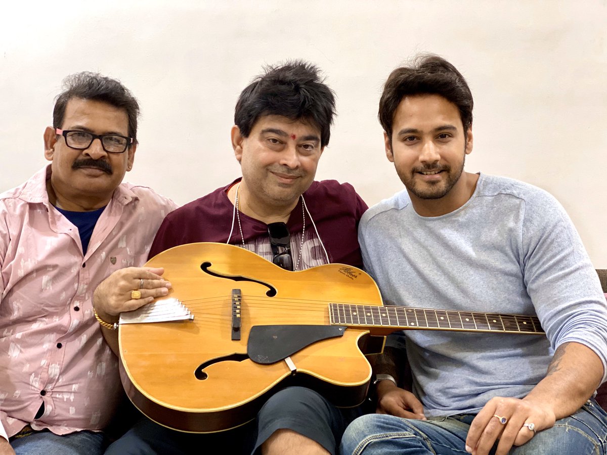 Super excited for <a href="/SurinderFilms/">Surinder Films</a>'s upcoming Love Story, A #JeetGannguliMusical directed by <a href="/amisujit/">sujit mondal</a>, featuring <a href="/Yash_Dasgupta/">Yash Daasguptaa</a> &amp; <a href="/PriyankaSarkarB/">Priyanka Sarkar</a>!❤️🎸

<a href="/SurinderFilms/">Surinder Films</a> please make an announcement soon.

#MelodyKing #HitGannguli <a href="/jeetmusic/">Jeet Gannguli</a> <a href="/nispalsingh/">nispal singh</a> <a href="/chandrani999/">Chandrani Ganguli</a>