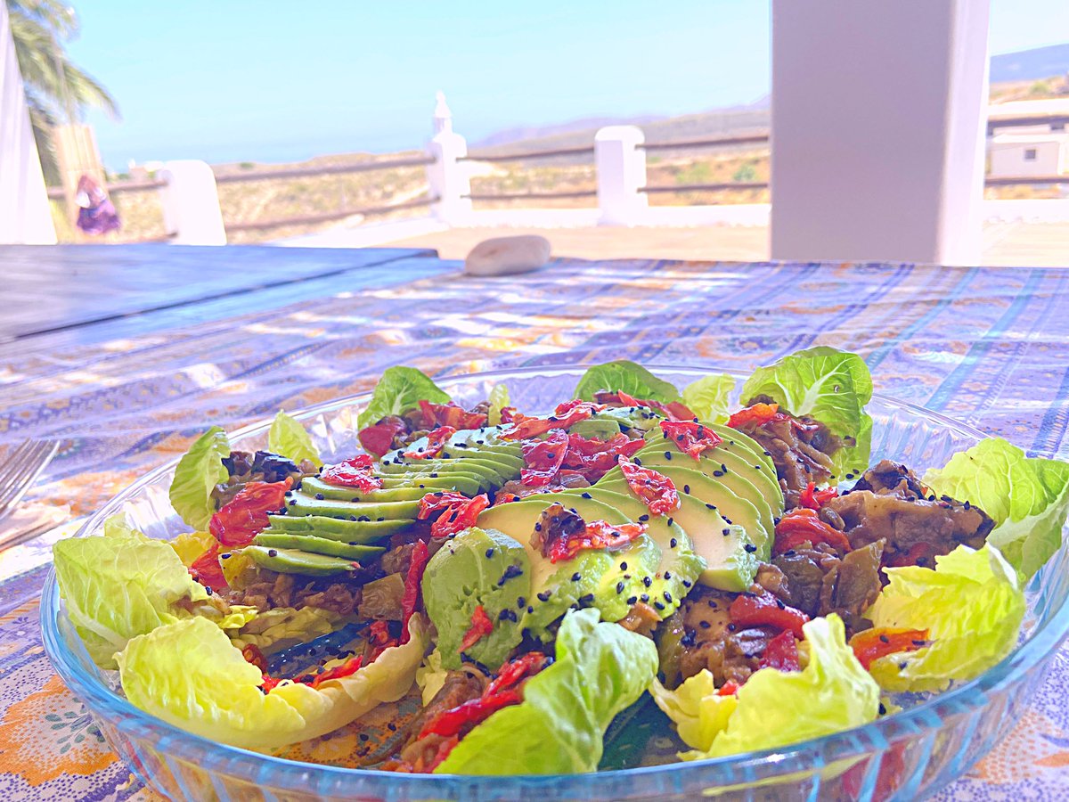 YolandaGranados's tweet photo. Que nunca falte una ensalada en tu vida, y si es como esta… delirio total!! 🥗💚 #salading #forever https://t.co/51v83ZlnhM