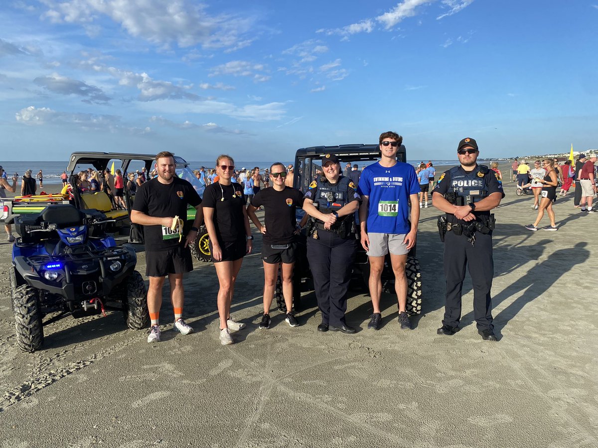 IsleofPalmsPD's tweet photo. Isle of Palms Police Department participated in the Isle of Palms Beach Run this morning. Great job to Animal Control Officer Warren, Detective Postell, Recruit Sosner, Beach Service Officer Ryan (1st in age group), and Corporal Hardy (2nd in age group). https://t.co/gf7b4xM5Xi