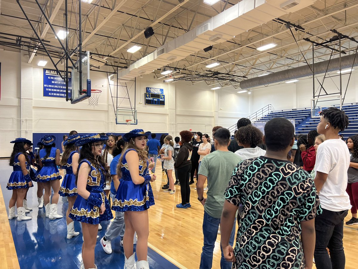 Thanks <a href="/LC_Sweethearts/">LCHS Sweethearts</a> for jumping in and helping us with games at #LCFISHCamp22! #BeRevolutionary@l