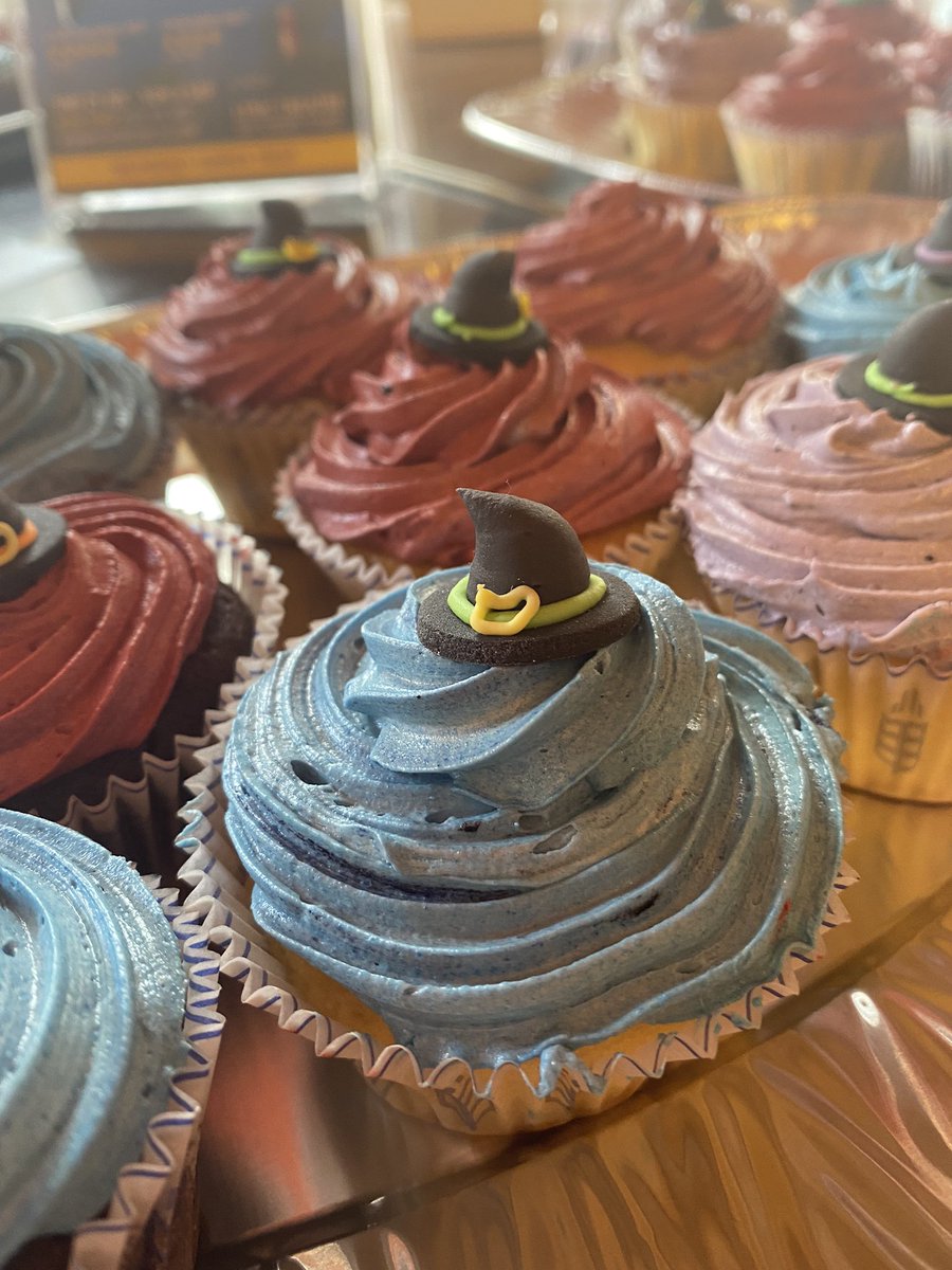 So delighted that this glorious production has arrived into the West End #roomonthebroom <a href="/TallStoriesLive/">Tall Stories</a> <a href="/NimaxTheatres/">Nimax Theatres</a> <a href="/About_GracePR/">About Grace PR</a> #pressperformances #queuingroundtheblock