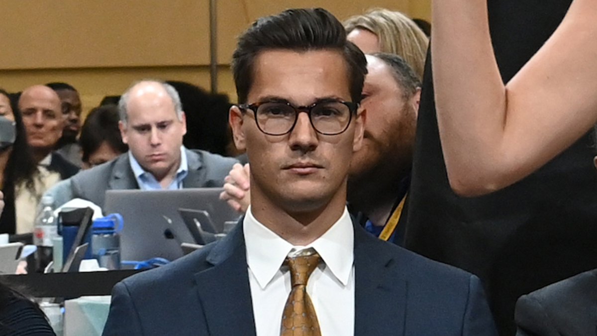 Super to see mild-mannered reporter Clark Kent covering the <a href="/January6thCmte/">January 6th Committee</a> hearings for that great metropolitan newspaper, #TheDailyPlanet.  I've always admired his never-ending battle for truth, justice &amp; the American way! 🇺🇸