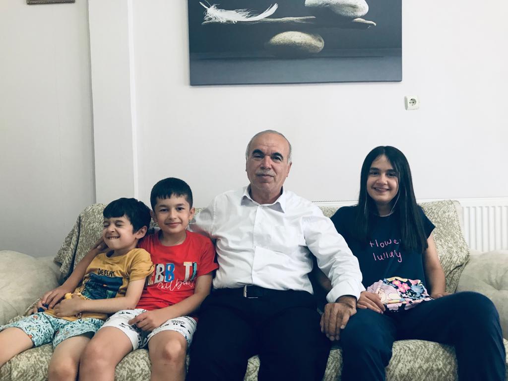 Bayramlaşma programında torunlarla.