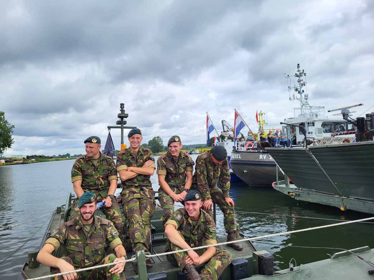 Annelinde_'s tweet photo. @landmacht @Defensie Toppers! @landmacht @Defensie https://t.co/qx4AqEva2f