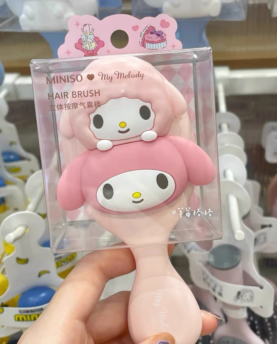 rararell's tweet photo. หวีsanrio x miniso🧁🍯
หวีลายน้องๆอันนี้หวีง่ายมากป้องกันไฟฟ้าสถิตย์ที่ผมด้วยนะคะไม่ชี้ฟูแน่นอน
🧁350฿🧁
🧁preorder 2-3weeks naka🧁
#ตลาดนัดsanrio #ตลาดนัดซานริโอ้ #ตลาดนัดซานริโอ #พรีออเดอร์ #ตลาดนัดเฟรมการ์ด #ตลาดนัดnct #ไอจีล่ม #ฝีดาษลิง #rarellupdate https://t.co/uaIlLgoSS2