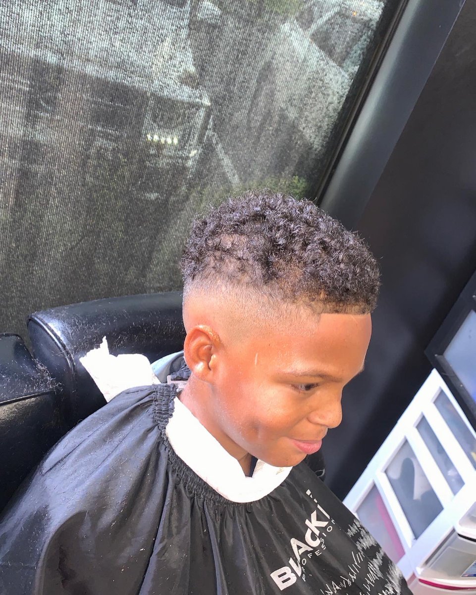 leeotis33's tweet photo. How did I do ? #barberlife  #retweet #birminghambarber #barbershop 💈💈💈💈 https://t.co/GcxcBaRGCw
