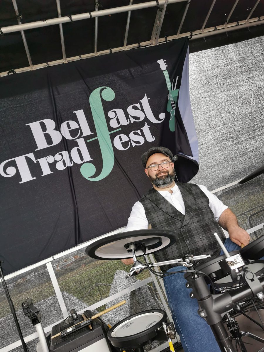 pureblarneyband's tweet photo. We had a great time performing a few tunes at @BelfastTradF's Titanic Ceili event to launch their festival this week offering a range of fantastic events from workshops to sessions and concerts. #herestothecraic #belfasttradfest #belfasttradscene #traditionalmusic #irishfolk https://t.co/soC977wTBc