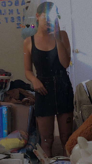 Would you spoil me? 🖤🥺 https://t.co/xn8jqQb150