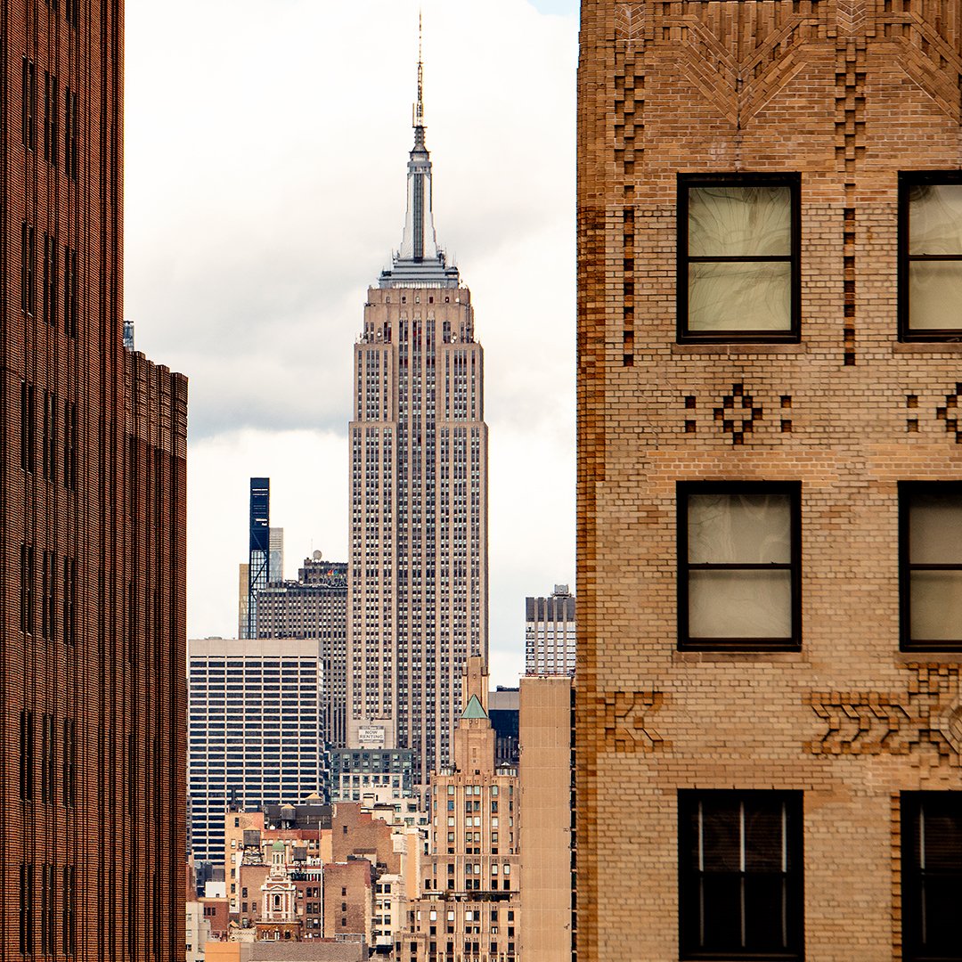 MarantzOfficial's tweet photo. In 1952, Saul Marantz created the original Audio Consolette and began selling it out of his New York City apartment. 

Discover more from Marantz x New York at https://t.co/eVznw5cBK4
#Marantz #BornInNewYork #Heritage #Architecture https://t.co/mIVerZkSWf