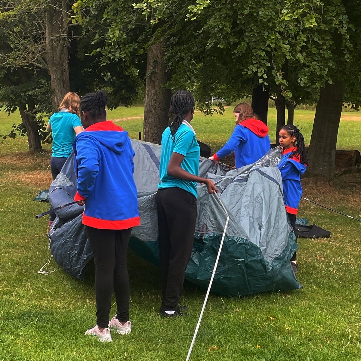 6thclaphamguide's tweet photo. We have arrived, put up tents and now we’ve come inside to do some lovely craft 😂 #girlguiding #girlguidinglaser #girlguidinglsw #guidecamp https://t.co/D76uYDZpvH