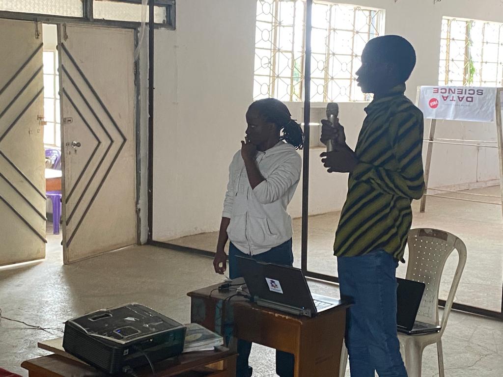 gdgogbomoso's tweet photo. TEAM Dynamites pitching
They collaborated on the Gavel app, which aims to achieve SDGs 11 and 16 goalΒ
The software aids abuse victims in obtaining justice.
#HackElite2022
#gdgogbomoso https://t.co/ascxunATI8