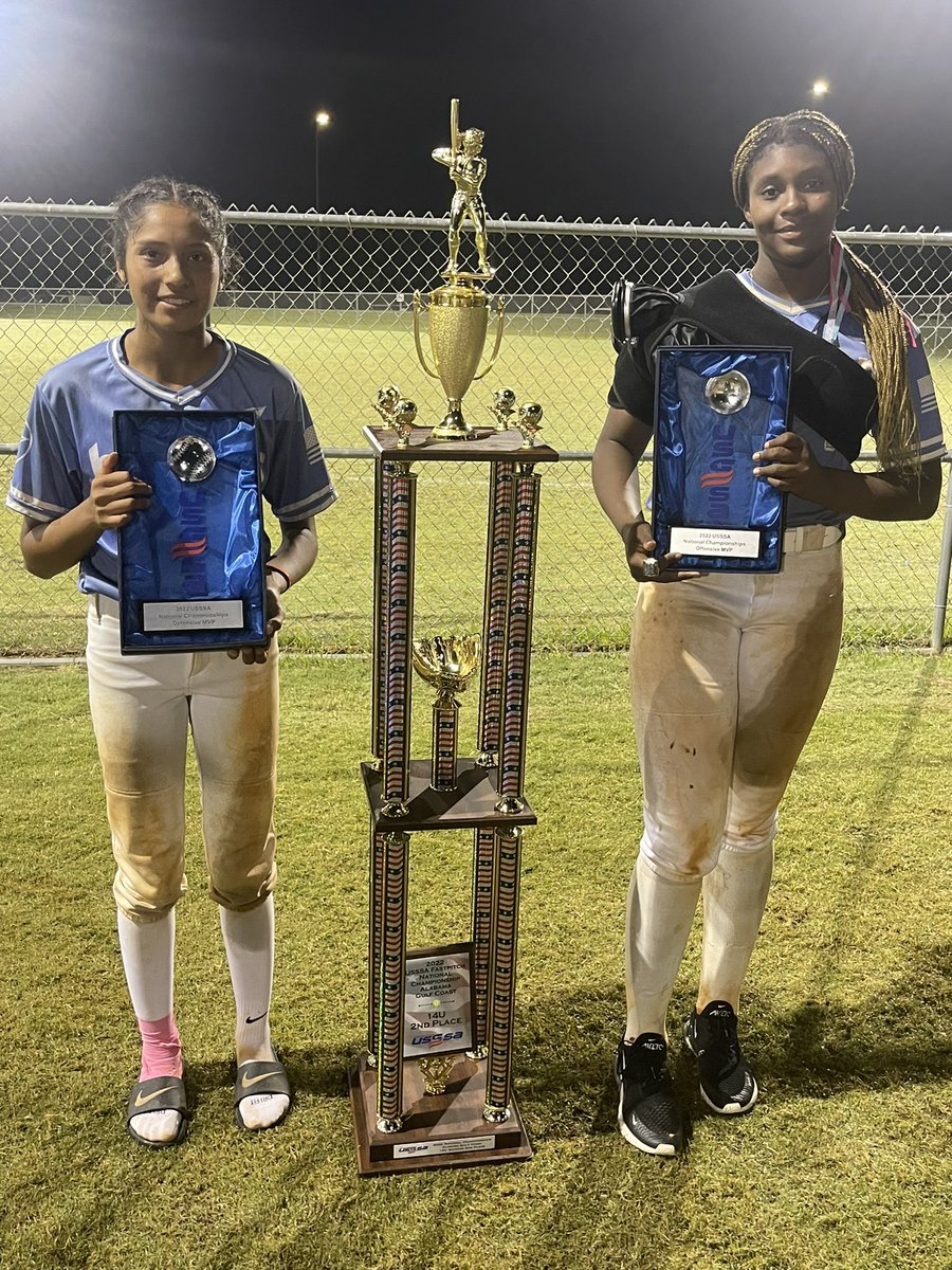 bombers_ms's tweet photo. Lost a nail biter in the championship game to the Florida Thunderbolts 6-7. The girls competed all the way! Congrats to Madison Young (offensive MVP) and Kyli Truss (defensive MVP). Proud of this team @TKNIGHT11 @Los_Stuff @LegacyLegendsS1 @TopPreps @D1Uncommitted @SoftballDown https://t.co/mYJNLPzcH3