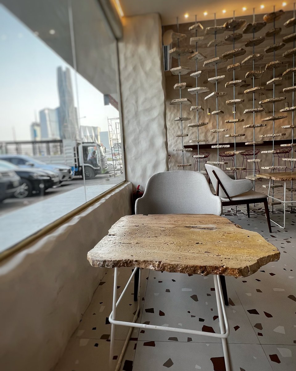 RMR3399's tweet photo. نوكسي كافيه Noxy Cafe

قهوة مختصة جديدة ☕️
المكان جميل و الڤيو على مركز الملك عبدالله المالي😻🌇

القهوة لذيذة والجلسات هادئة 🤍🎶 https://t.co/0skCay6CS8