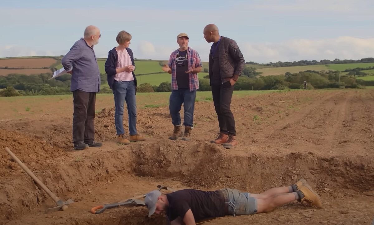 thetimeteam's tweet photo. 🕰 TONIGHT AT 7PM BST 🕰
Dani is back with ‘5 Fascinating Finds’ from Boden.
Click to watch:
https://t.co/wxKFbh5lUS
Join Dani on a journey through thousands of years of human occupation, from the Neolithic up until living memory – all from artefacts unearthed in Cornwall! https://t.co/i7CX01r9sG