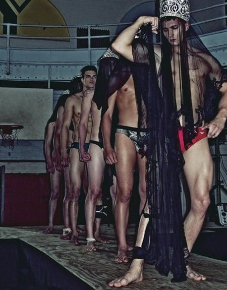 highendhomo's tweet photo. ‘the contender’ photographed by steven klein for vman magazine issue 23 https://t.co/pd9KHWI4a1
