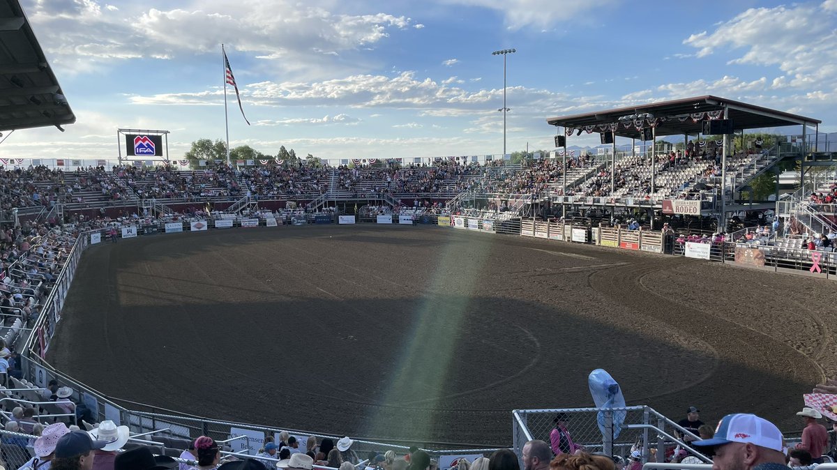 MarkIJones2744's tweet photo. Photos from the Fiesta Days Rodeo in Spanish Fork from Friday Night. #Spanishfork #FiestaDays @kslnewsradio https://t.co/Bn4eNetCVP